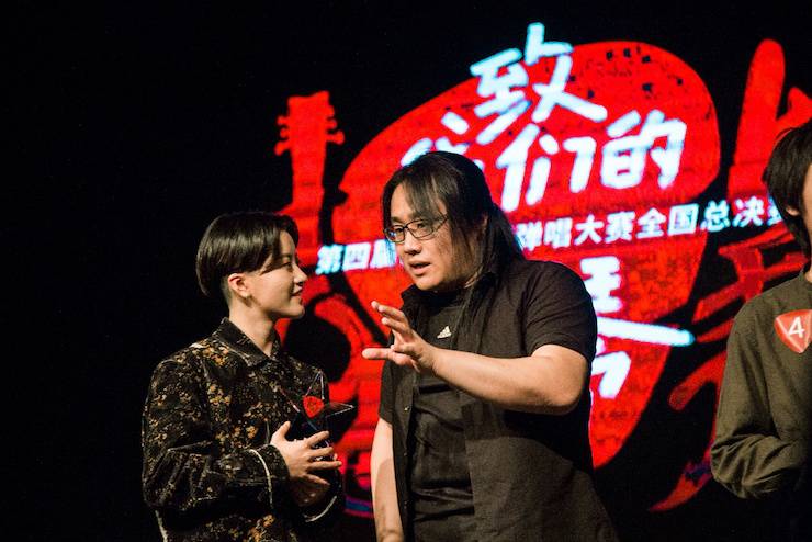 第四届“旋乐吧吉他女声弹唱大赛”总冠军出炉<br />温格夺冠，董冬冬担任评委