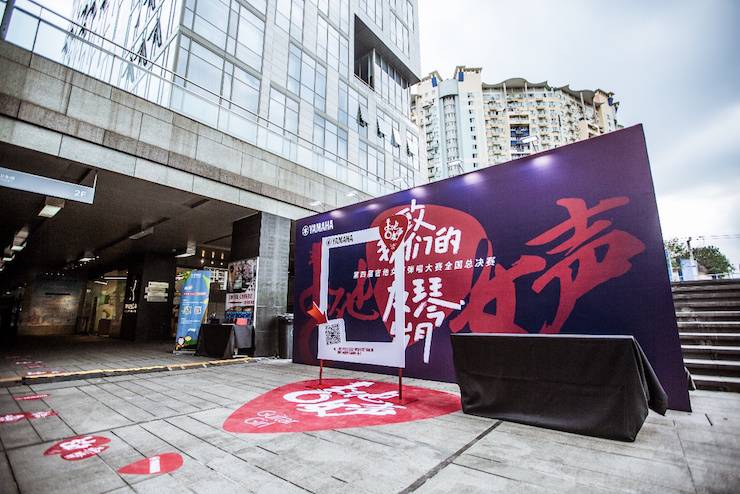 第四届“旋乐吧吉他女声弹唱大赛”总冠军出炉<br />温格夺冠，董冬冬担任评委