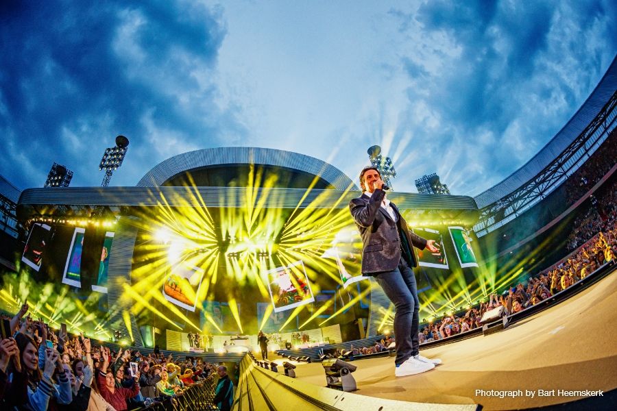 旋乐吧RIVAGE PM7助力25万粉丝欣??赏荷兰超级巨星Marco Borsato的体育馆演出